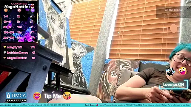 YogaHottie76: διαδικτυακό σόου στην κάμερα