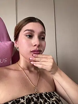 Chat +18 de Nikii__ ao vivo