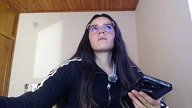 Chat +18 de Shanel_Lozano ao vivo