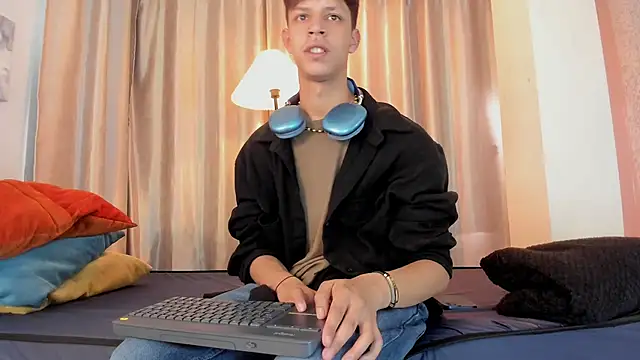 Ethan_qop Live XXX-Chat