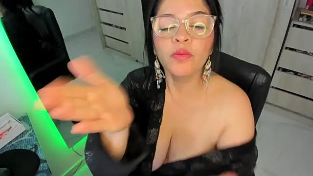 BellaFlaming's Live XXX Chat
