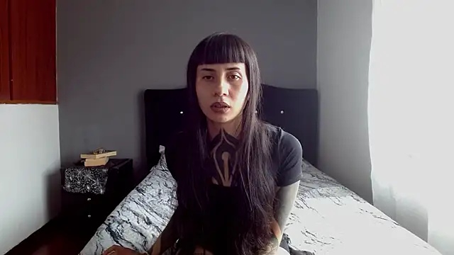 Emilia_1995 现场XXX聊天