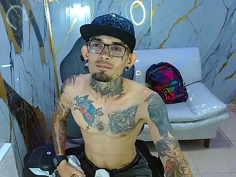 Pokazy przed kamerką – Boy_tatto77