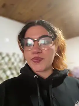 NikkiNix Chat XXX live