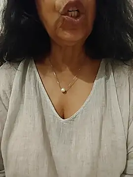 NakedMILFx Chat XXX live
