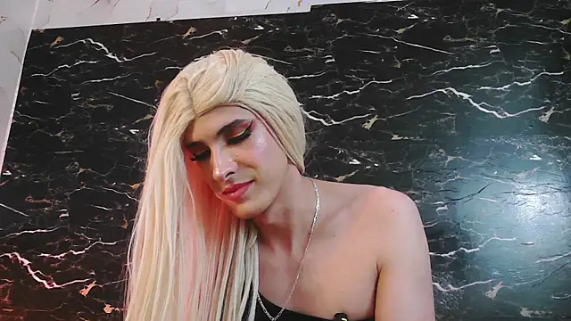 crislingery_dolli Show Webcam