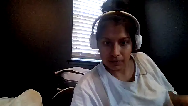 Tallhungcloudyyy Show in webcam