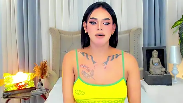 MochaliciousTransOnTop's Webcam Show