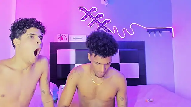 Lucky_boys__X Live XXX-Chat