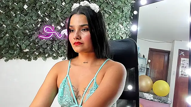 DestinyHills' Live XXX Chat