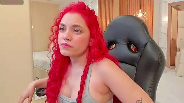 luna_veega Show in webcam