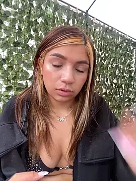Chat +18 de Isabella18_pink ao vivo