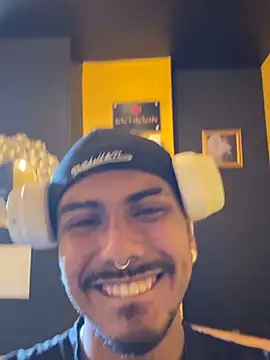 Latinmoster_boss Pertunjukan Webcam