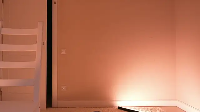XXX chat uživo modela Miablueye