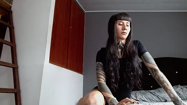 Emilia_1995's Live XXX Chat