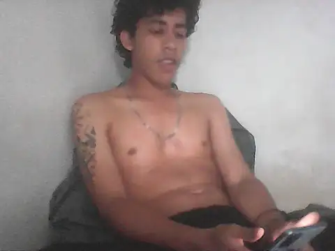 Show modela SirMocha22 na web-kameri