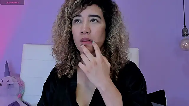 Charlotte11-11's Live XXX Chat