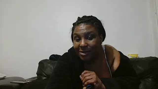 CurvySashia Adlı Modelin Web Kamerası Şovu