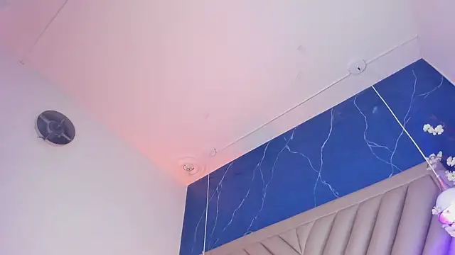 NaomiVelour Adlı Modelin Canlı XXX Sohbeti