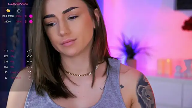 Chat +18 de AishaSins ao vivo