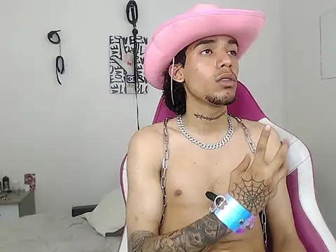 Ryder-Stone live XXX chat