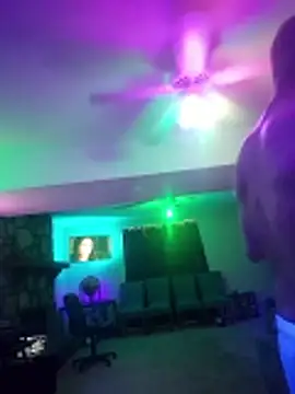 chronic_vibez: διαδικτυακό σόου στην κάμερα