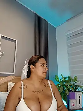 Chat +18 de Elise-Leyton ao vivo