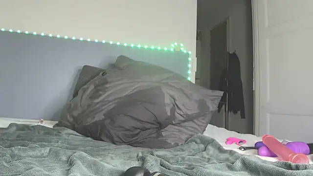 Tini_squirt 웹캠 쇼