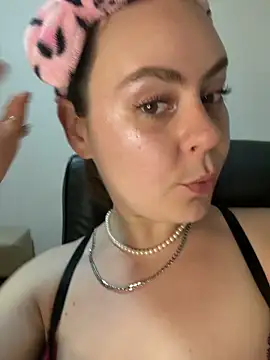 Show modela Stoned-baby69 na web-kameri