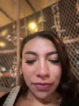 Živý XXX chat CocoaGigiMuse