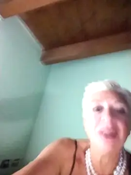 XXX chat uživo modela divinaerotica