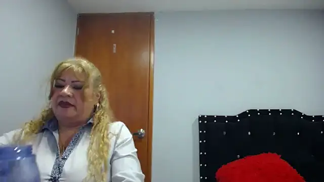 Ursulawhite69 Adlı Modelin Canlı XXX Sohbeti