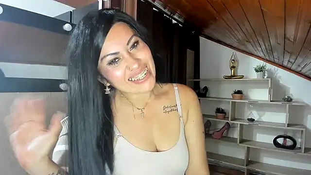 Tania_mature élő XXX-chatje