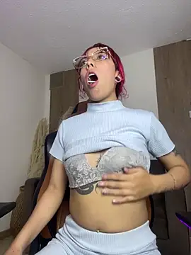 MeraSecretXXX Adlı Modelin Canlı XXX Sohbeti