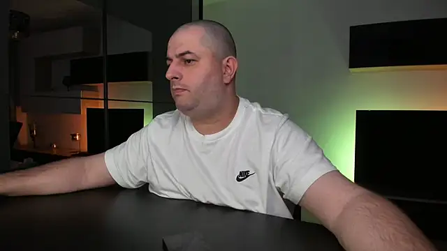 Chat +18 de DravenPeak ao vivo