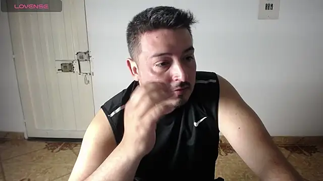 antonycruz's Live XXX Chat