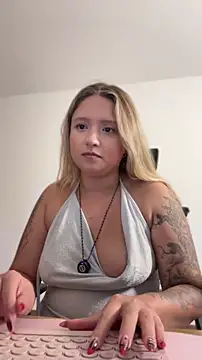 Chat XXX en directo de MiaPetit_