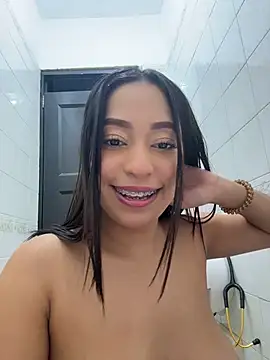 MiaCamille_ Adlı Modelin Canlı XXX Sohbeti