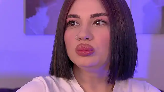 AdrianaToress Adlı Modelin Canlı XXX Sohbeti