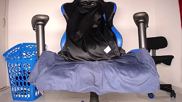 MAXJONES_2 élő XXX-chatje