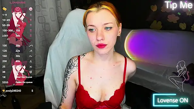 Chat XXX en directo de MeganNewCat