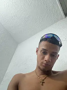 Show Webcam de friends_lust_latin