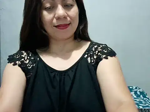 xxxHoneyBee29 Webcamshow