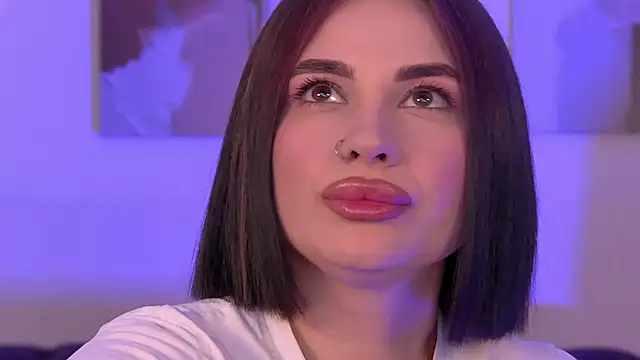 Chat +18 de AdrianaToress ao vivo