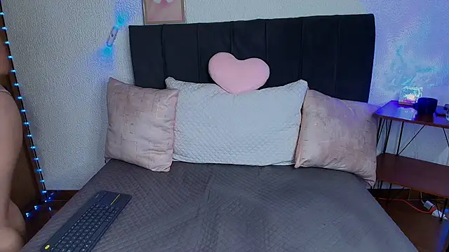 XXX chat uživo modela lucyfer_111