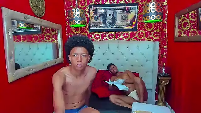 PEINBOYS 网络视讯表演