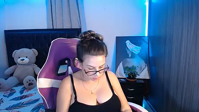 esmeraldaa230 live XXX chat