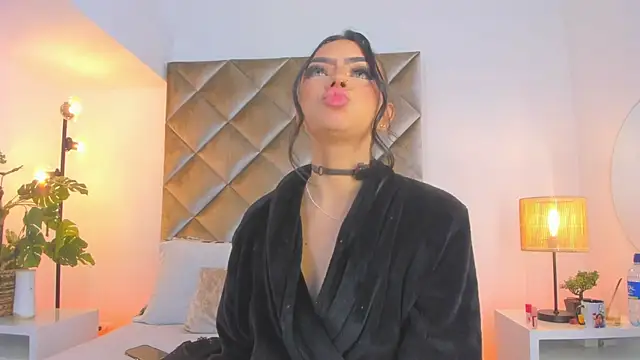 malaia_hills' Live XXX Chat
