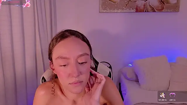 Chat +18 de ChloeMoreti ao vivo