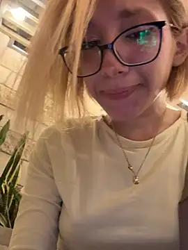 SweetBunnyGF live XXX chat